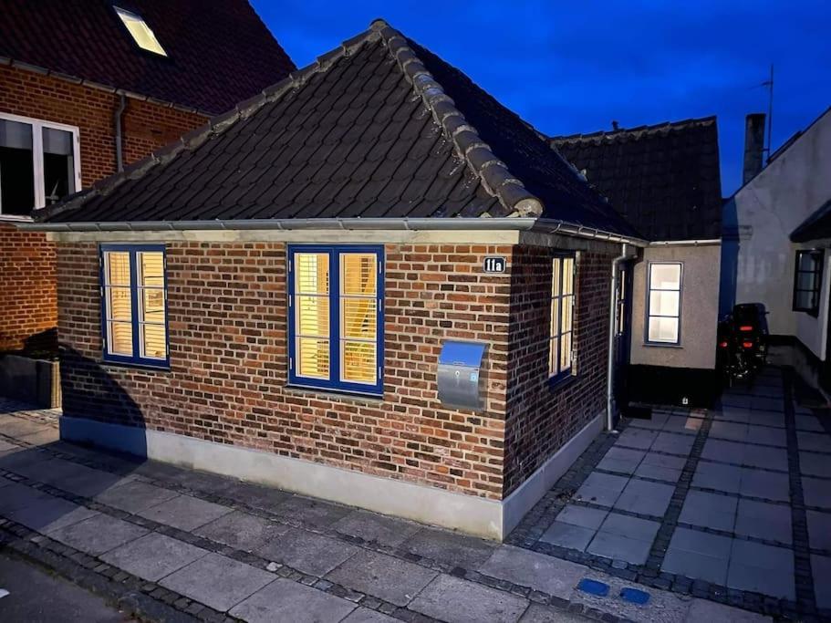 Hyggeligt Lille Byhus Lige Mellem Havnen Og Bytorv Ringkøbing المظهر الخارجي الصورة